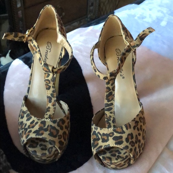 Very cute leopard heels - Picture 3 of 7